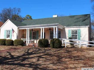 824 Gordon Dr SE, Decatur, AL 35601