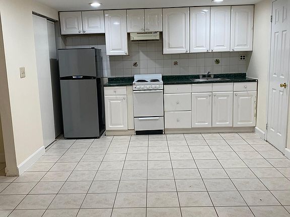 2nd image of 3004 Randall Ave #1