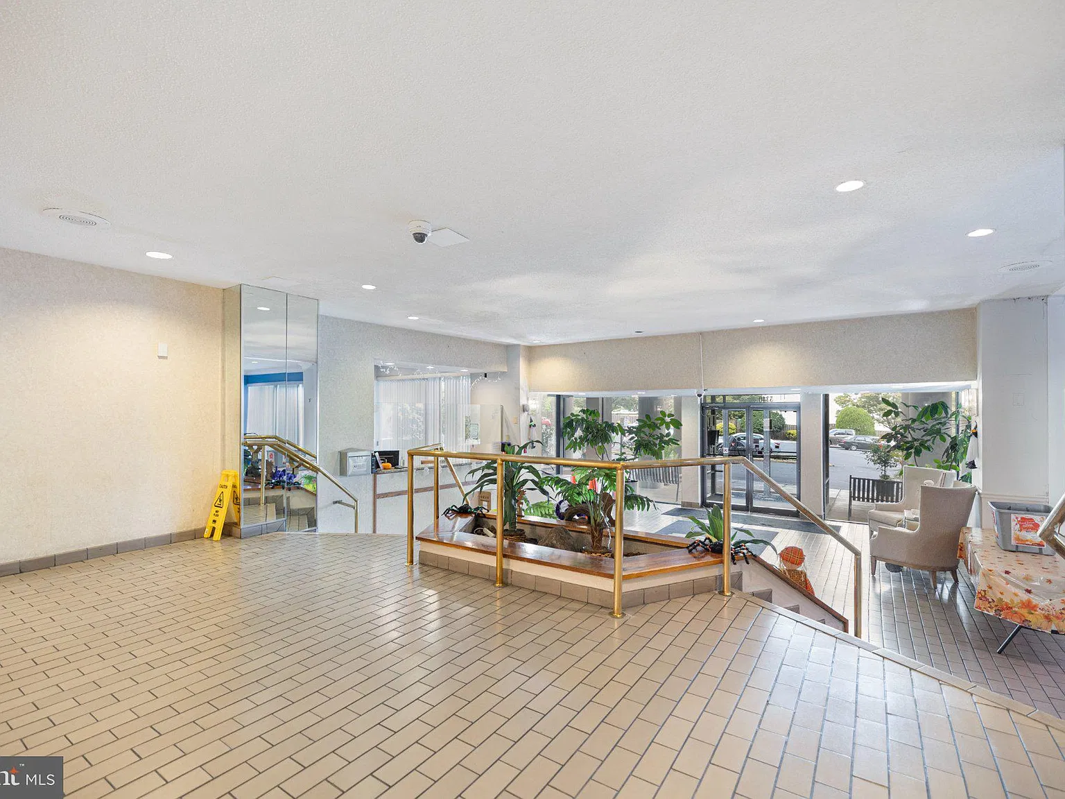 5340 Holmes Run Pkwy — Photo 3