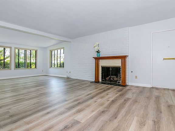 5th image of 16875 Bernardo Oaks Dr