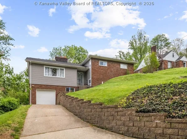 814 Sweet Acres Dr, Saint Albans, WV 25177