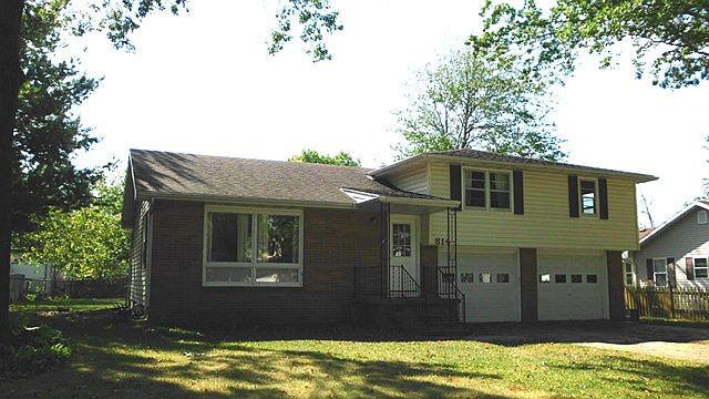 1st image of 814 E Meadow Ln