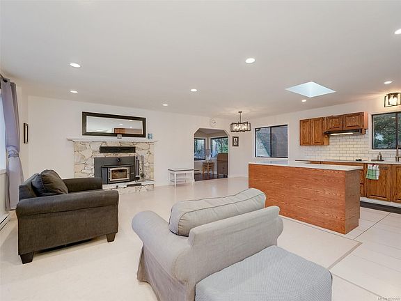 3rd image of 905 Gade Rd