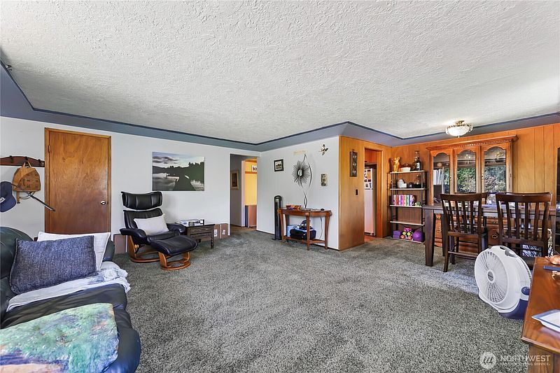 5th image of 3012 116th Street SE