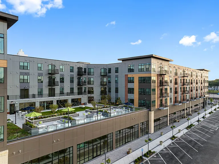 The James at Springline — Photo 18
