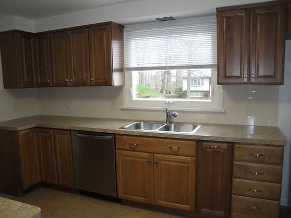 5th image of 815 Prescott Ave