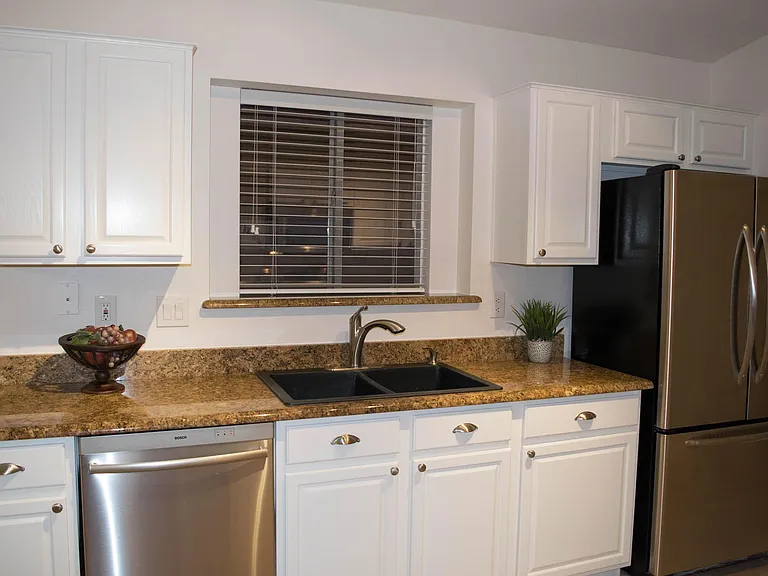 4709 E Abraham Ln — Photo 3