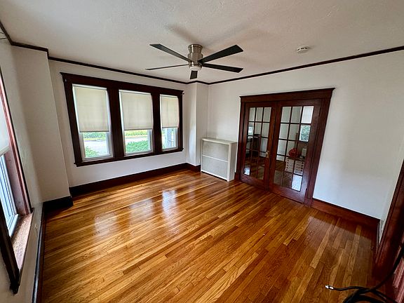 3rd image of 427 Pleasant St #1