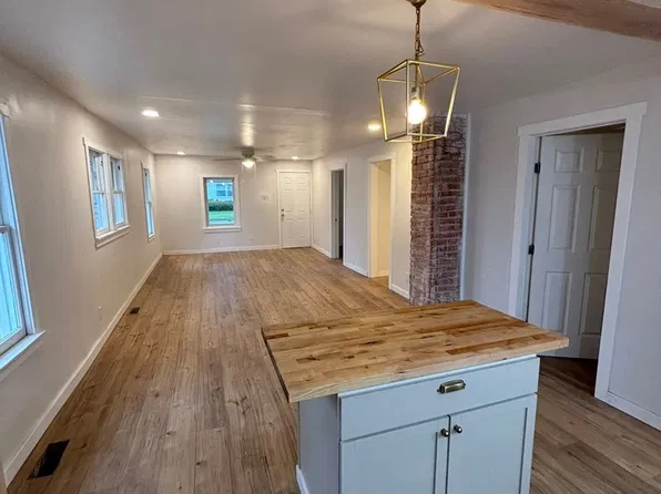 1317 E 5th Ave, Hutchinson, KS 67501
