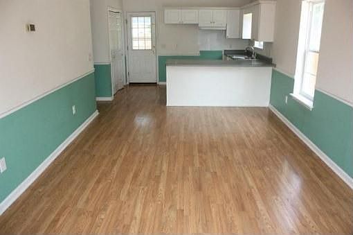 4th image of 109 NW 9th St