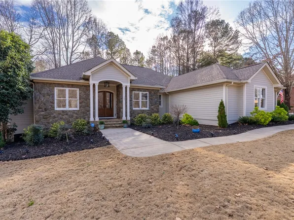 125 E Waterford Dr, Seneca, SC 29672