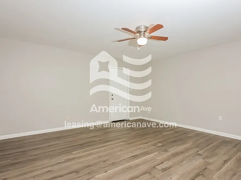 1515477_001_living_room_2.jpg