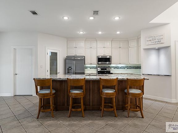 5th image of 33 Spoonbill Cove Rd