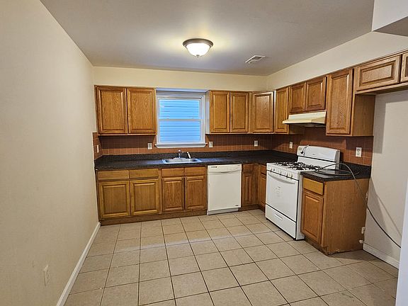 2nd image of 31 Bragaw Ave Floor 1