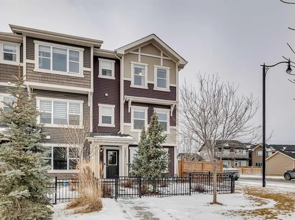 221 E Sundown Rd, Cochrane, AB T4C 2M6