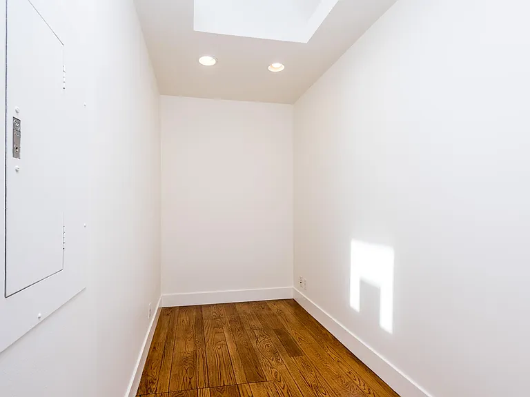 925 Durlston Rd — Photo 7