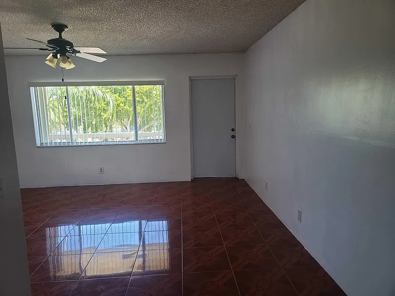 555 Purdy Ln #317 — Photo 4