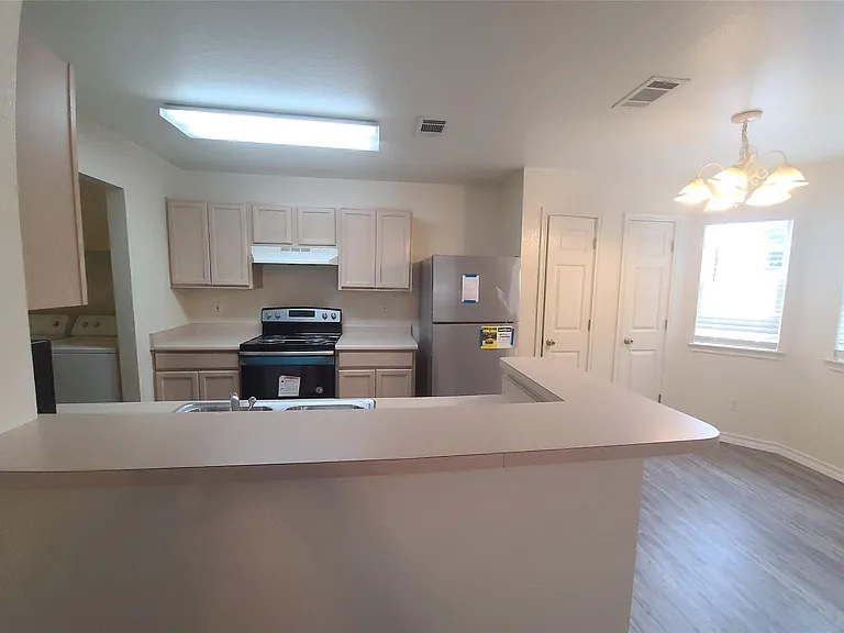 132 Cedargrove St — Photo 7