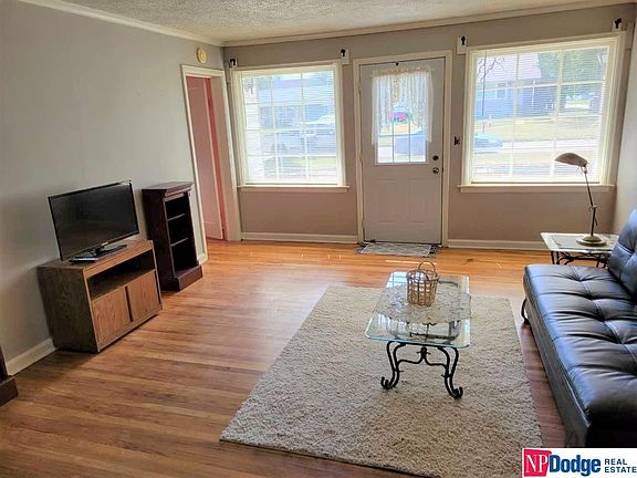 3rd image of 440 W 9th St