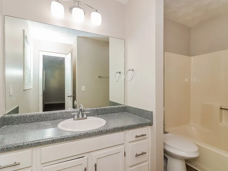 909 N Lassetter Cir — Photo 12