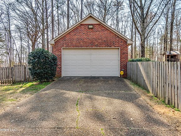 5th image of 1104 Pointe Cv