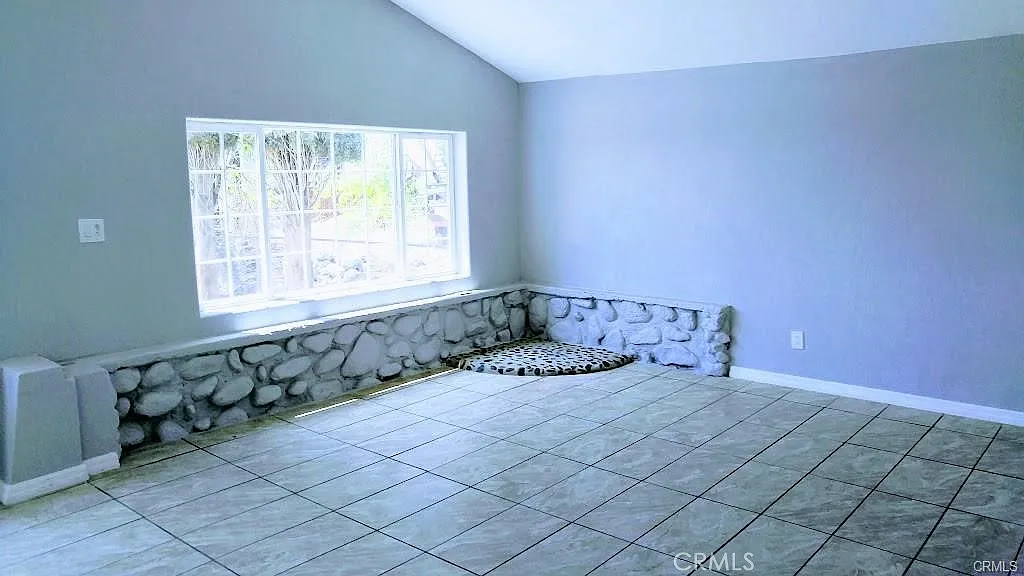3 bed, 1200 sqft, $2,250 — Photo 4
