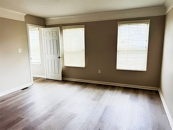 4th image of 126 Rose Ave