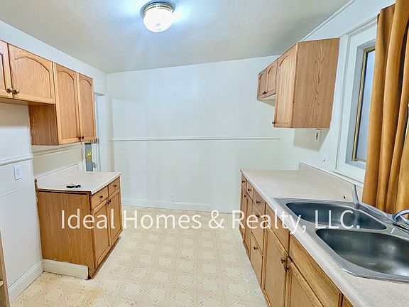 3rd image of 3061 Raywood St