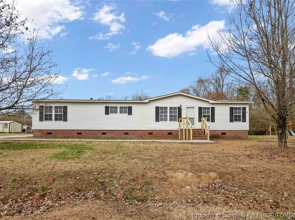 222 Cameo Ln, Parkton, NC 28371