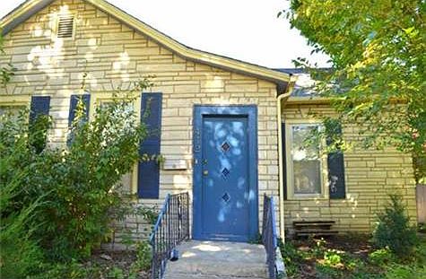 2nd image of 412 Pine St
