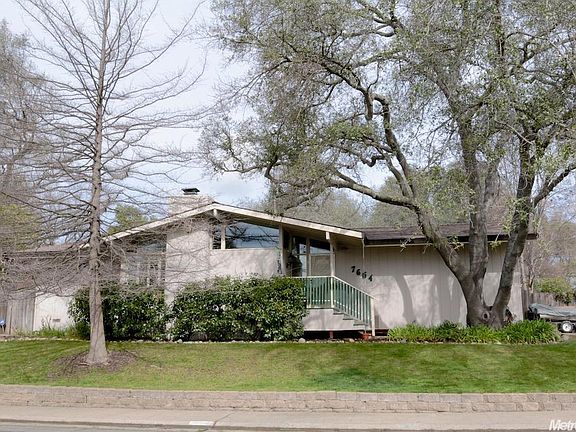 2nd image of 7664 Northeast Cir