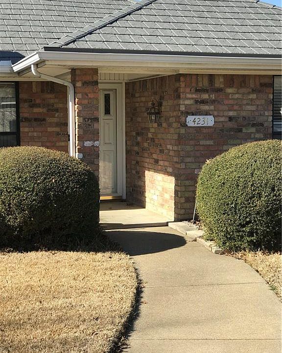 2nd image of 4231 Blackheath Rd