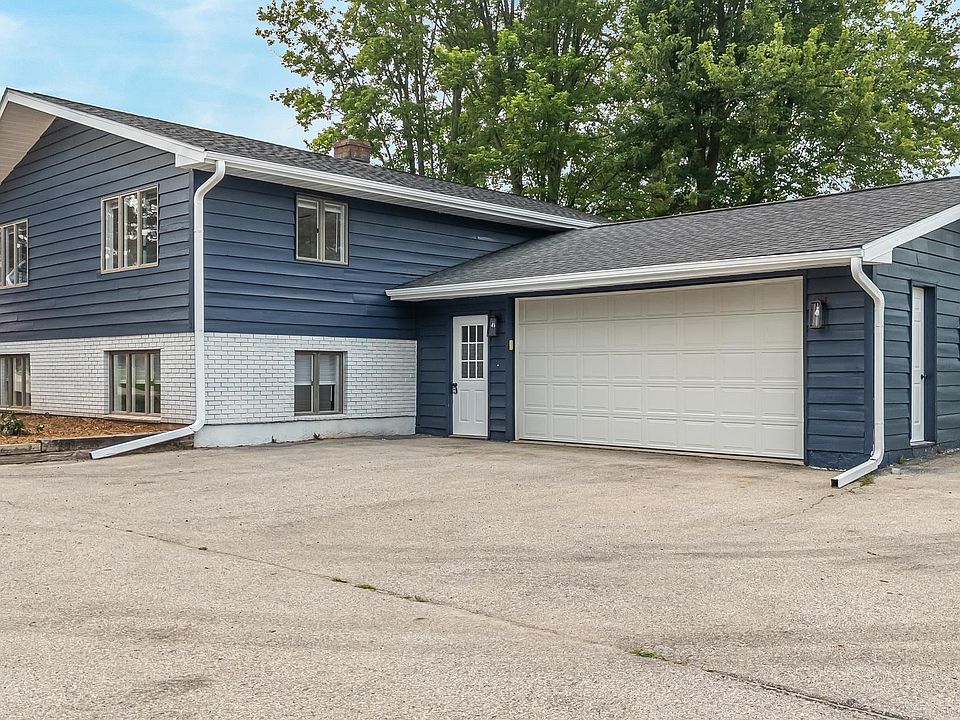 1st image of 3722 N Casaloma Dr