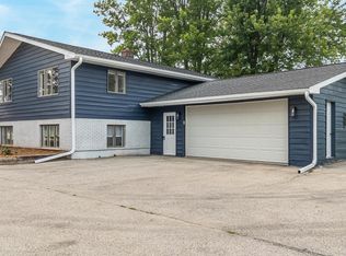 3722 N Casaloma Dr, Appleton, WI 54913