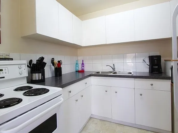 Villa Eve Townhomes, 159 Wakesiah Ave, Nanaimo, BC V9R 3K1