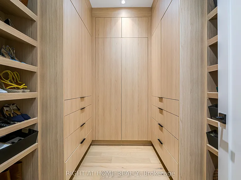 585 Montbeck Cres — Photo 22