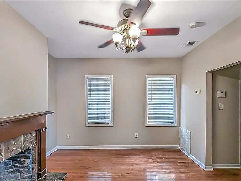 615 Price St — Photo 8