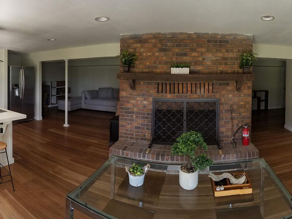 2nd image of 868 Coronado Dr
