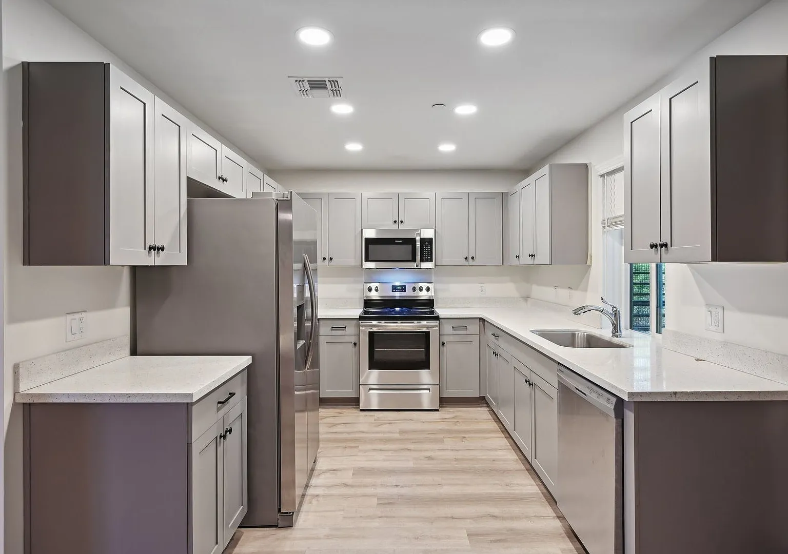 Atrium Lofts apartments — Photo 4