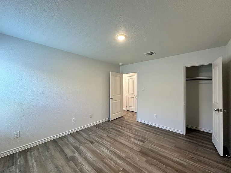121 Dolphin Dr — Photo 15