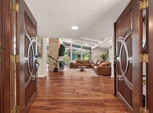 514 S Shadowbend Ave, Friendswood, TX 77546