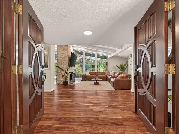 514 S Shadowbend Ave, Friendswood, TX 77546