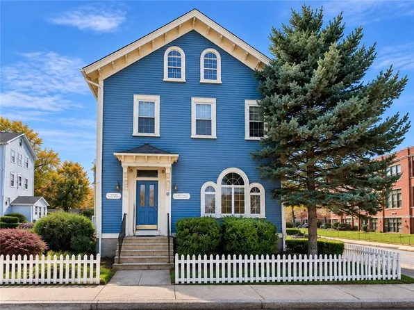 1 Grove Ave, East Providence, RI 02914