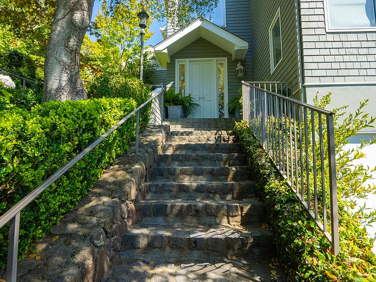 310 Belvedere Ave — Photo 2