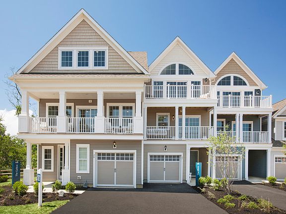 Luxury townhomes at Harborside at Hudson's Ferry
