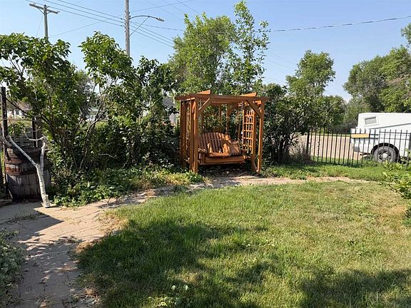 4th image of 222 W 6th St N