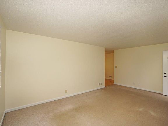 5th image of 4727 Slade Dr