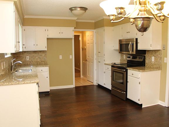 4th image of 9421 Berkshire Cir