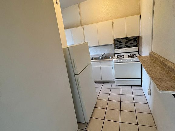 3rd image of 2203 Magoffin Ave #2