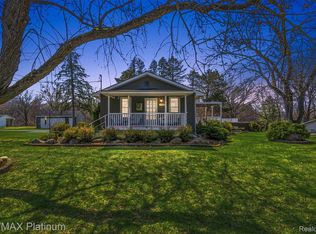 11124 White Lake Rd, Fenton, MI